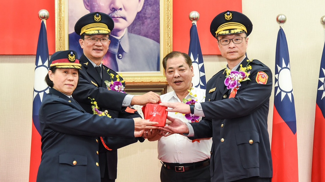 竹縣警局卸新任局長交接 新任局長林建隆科技建警績效卓著