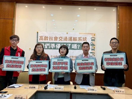 許智傑召委澄清: 9天內3度要求 支持高齡駕駛年齡下修