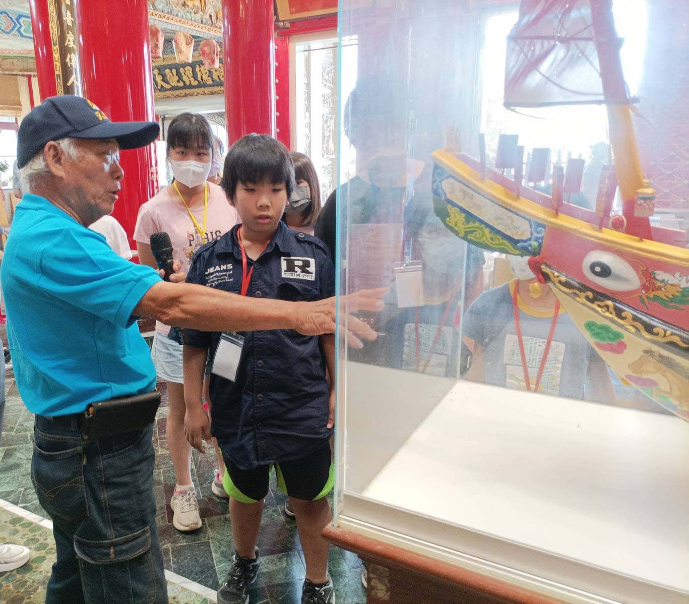 高市圖永安分館邀永安國小師生前進永安天文宮 走讀蒐集王船文化創作繪本動畫