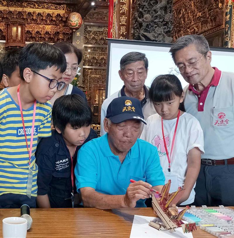 高市圖永安分館邀永安國小師生前進永安天文宮 走讀蒐集王船文化創作繪本動畫