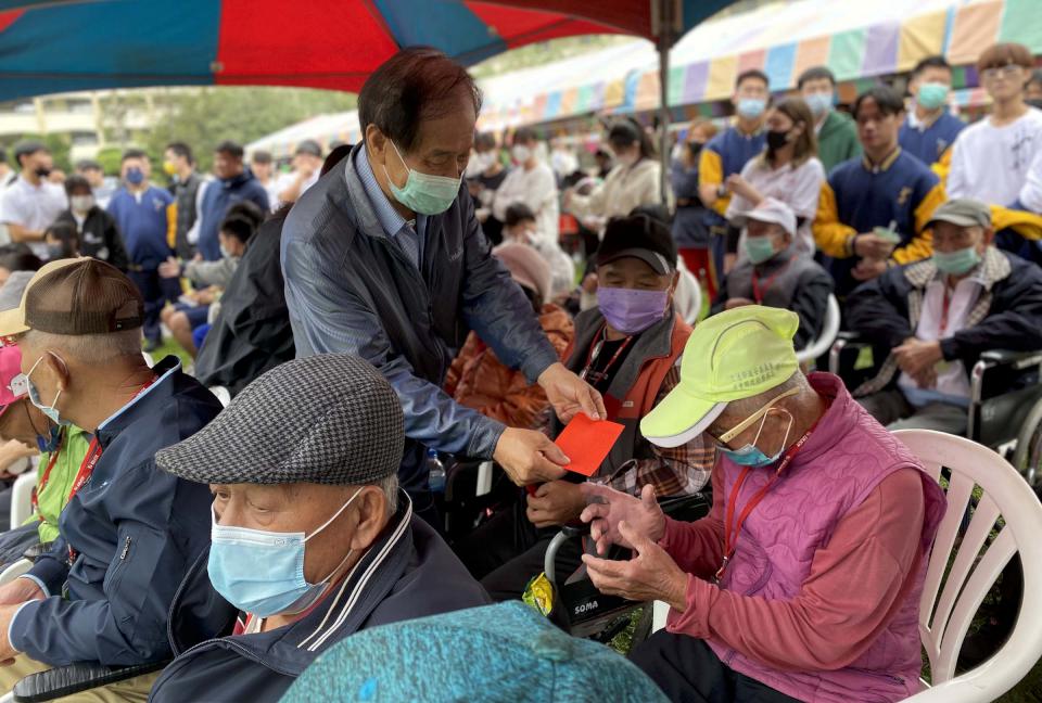 中山工商第49屆三代同歡活動 師生自製幸福宴料理款待5社福機構長者兒少