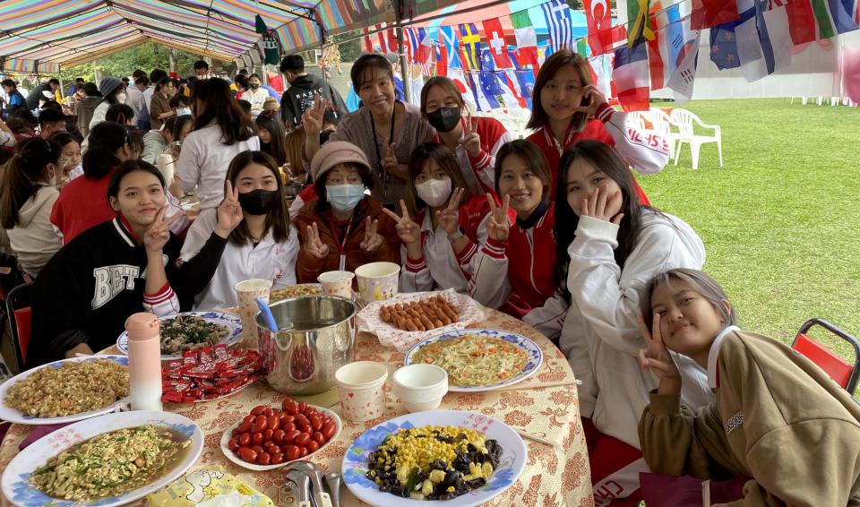 中山工商第49屆三代同歡活動 師生自製幸福宴料理款待5社福機構長者兒少