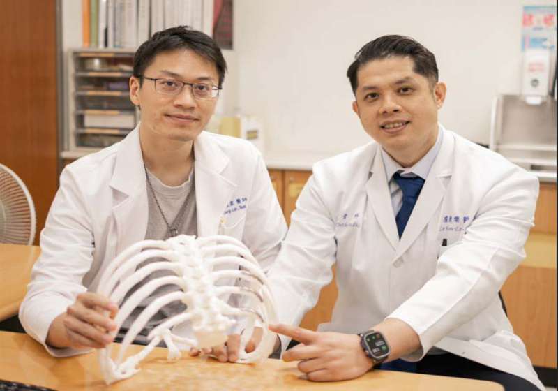 高市妙齡女車禍臉胸四肢骨折 小港醫院胸腔外科會同高醫骨科微創固定術撫平傷口