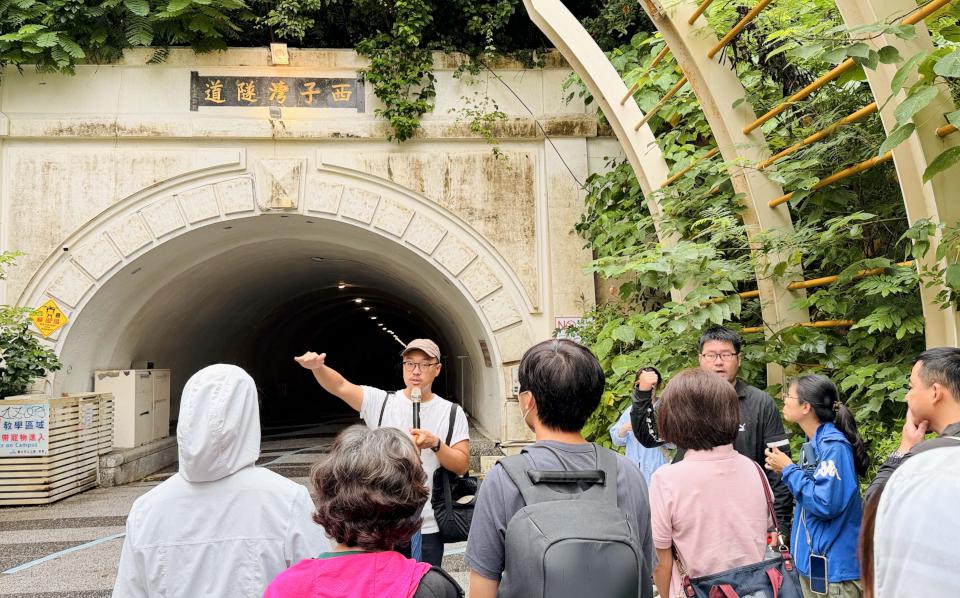 高市教育局7、8月校安主管會報前進鼓山國小 消防局專員劉忠恩專講防災避難