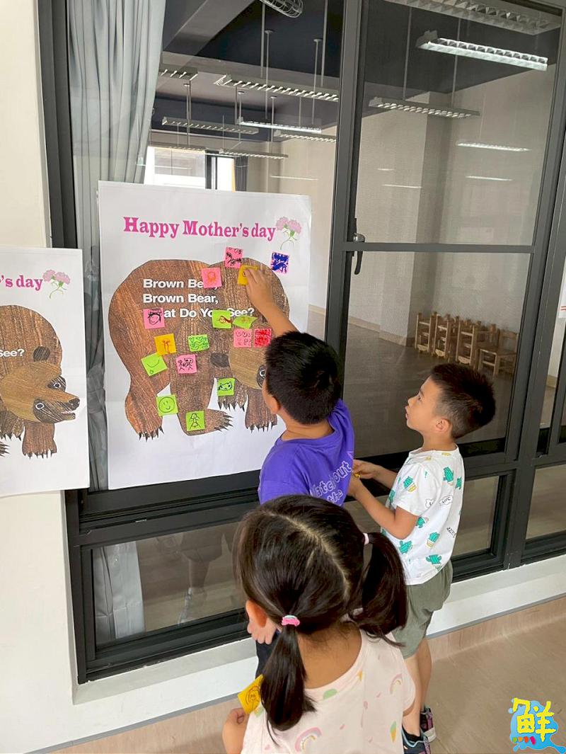 歡慶母親節 鼓山圖書館雙語共讀 書車傳馨香 閱讀愛滿園