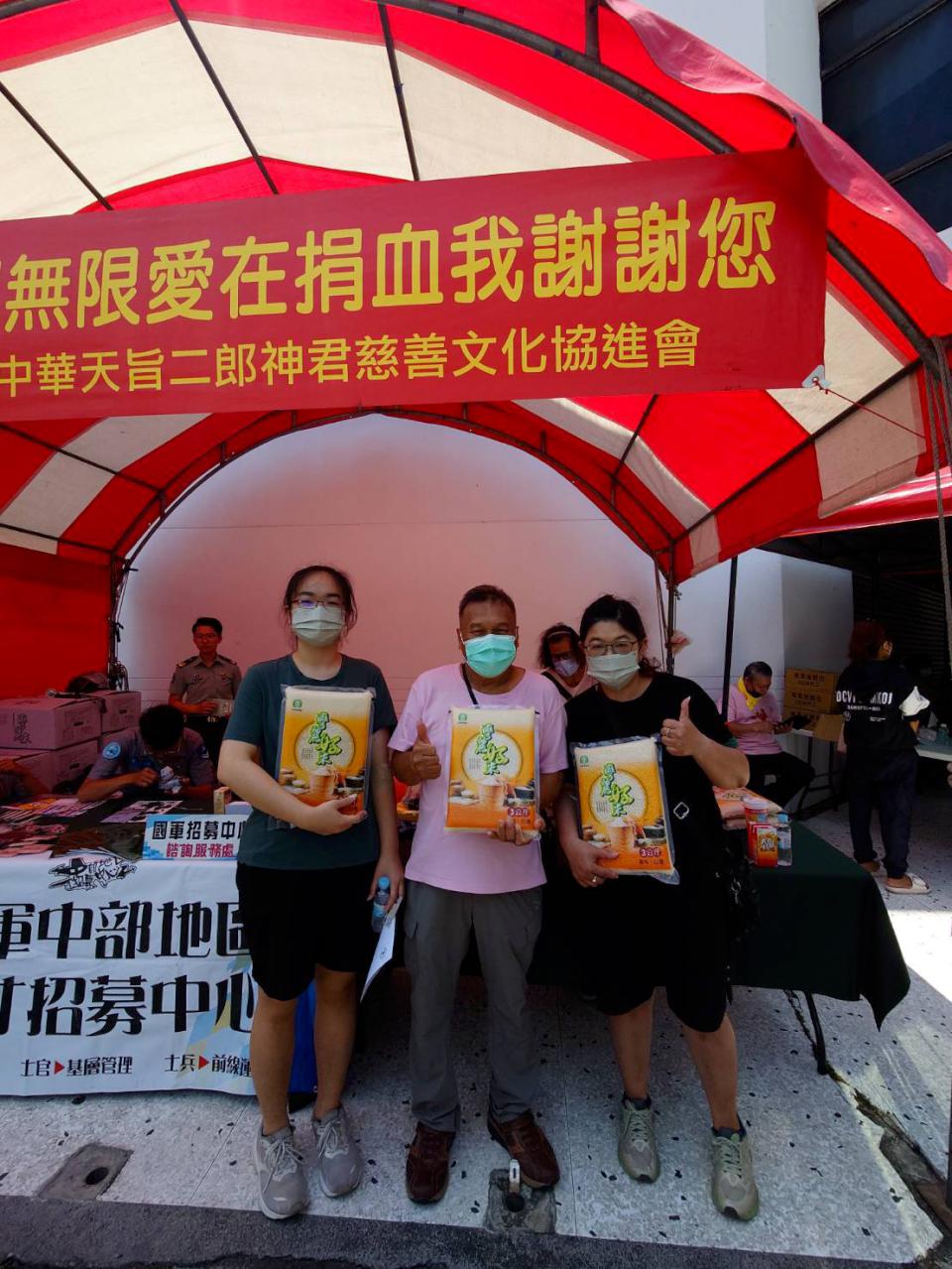 苗栗縣苑裡天旨五顯宮等2單位邀挽袖獻愛 7小時募得230袋熱血