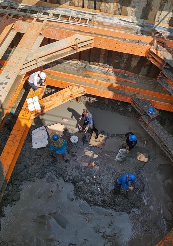 高市前金區自強一路83巷工地傳地基下陷 工務局建管處會勘裁罰9萬元勒令停工