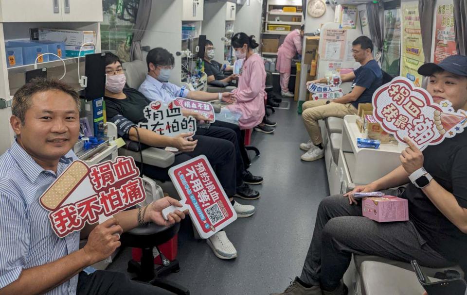 台灣中油煉製事業部邀同仁眷屬洽公民挽袖獻愛 7.5小時募得38750cc 熱血