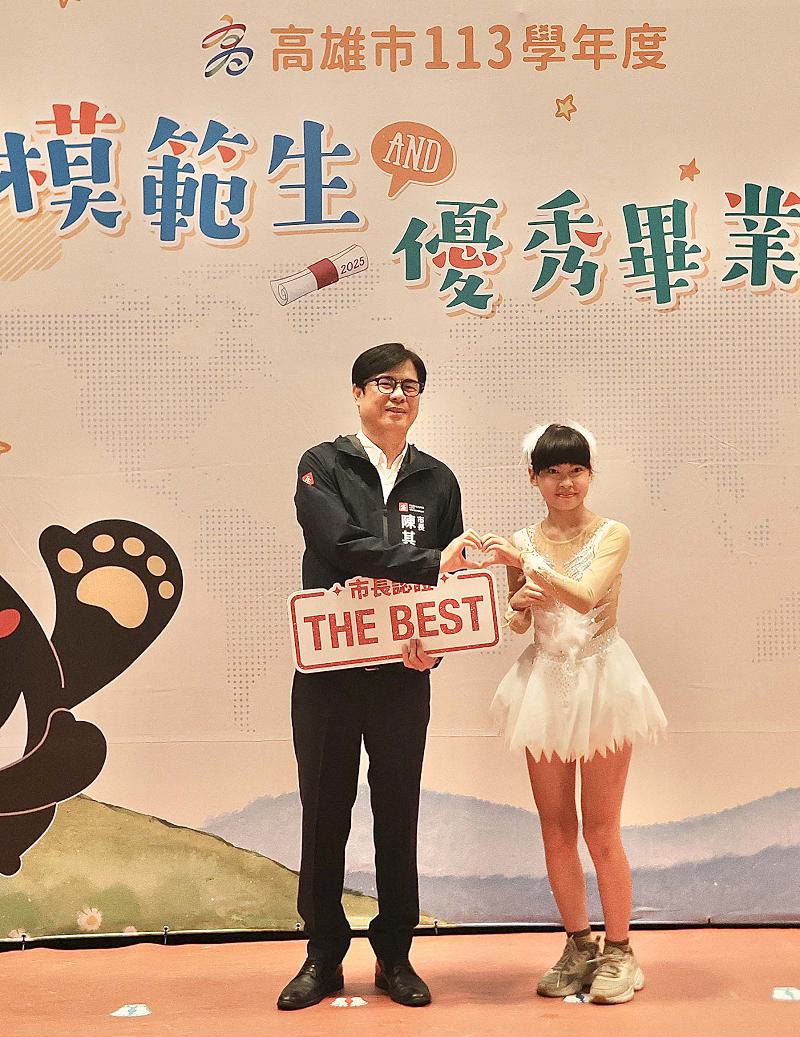 教育局模範生及畢業生與市長合影活動第三場 苓雅等5區優秀學生齊聚社教館