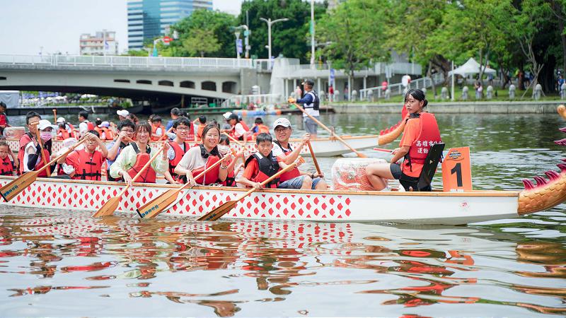 2025年高雄端午嘉年華暨龍舟錦標賽愛河水域登場 三天預估26萬人造訪