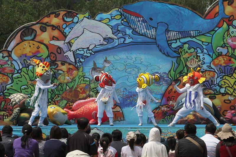 2025年高雄端午嘉年華暨龍舟錦標賽愛河水域登場 三天預估26萬人造訪