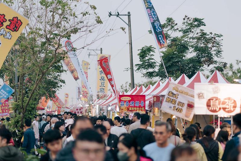 2025年高雄端午嘉年華暨龍舟錦標賽愛河水域登場 三天預估26萬人造訪