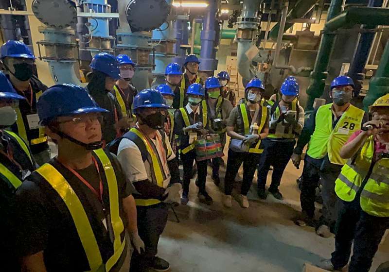 勞工局113年首辦節能減碳技術淨零iPAS證照班 輔導學員通過鑑定媒合就業