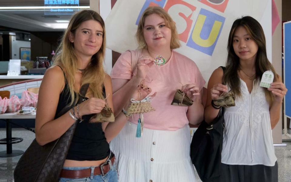 義大義起慶端午活動300名國際生參與 介紹節慶習俗手作艾草香包傳統吊飾