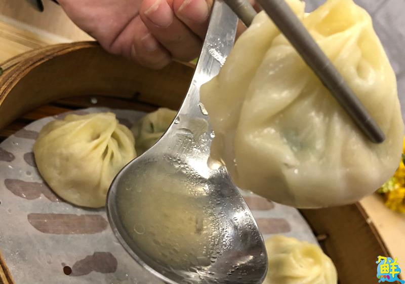 一口爆汁!亞葆湯包 人氣秒殺的好味道