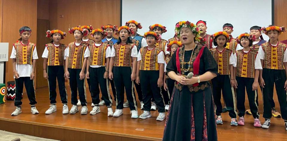 河堤國小與屏東縣北葉國小文化交流 驚艷原民天籟美聲體驗音樂多元風貌