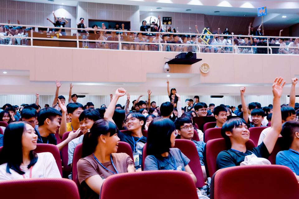 高師大為期兩天新生定向共識營聚焦星輝 校長王政彥勉躋身專業新星
