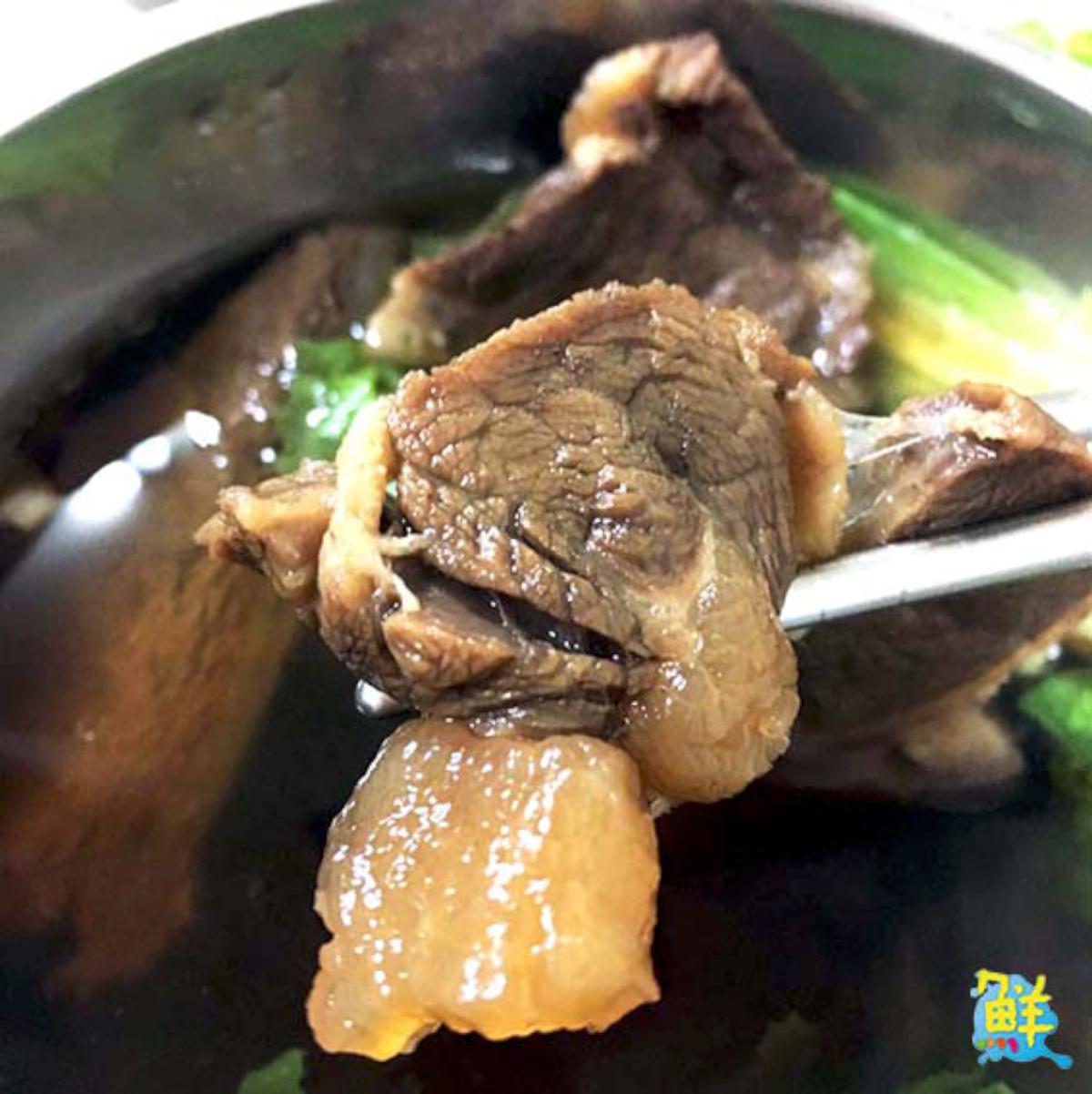 吃客們看這裡!上班族不願公開的隱藏版美食 高雄第一家刀削麵 有心+堅持的麵食真功夫 一家子溫情待客如友