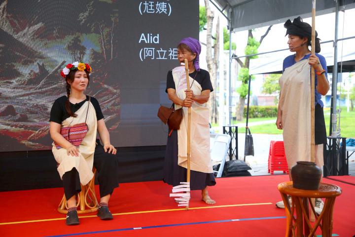 高市鳳山社大前進鳳山日照中心 親子藝術手作體驗放映性平電影展夏季成果