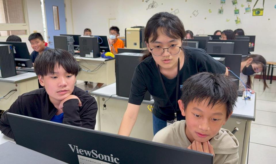 正修科大教育學程師資生暑假組隊 前進高市彌陀區彌陀國中陪伴新生適應學習生活