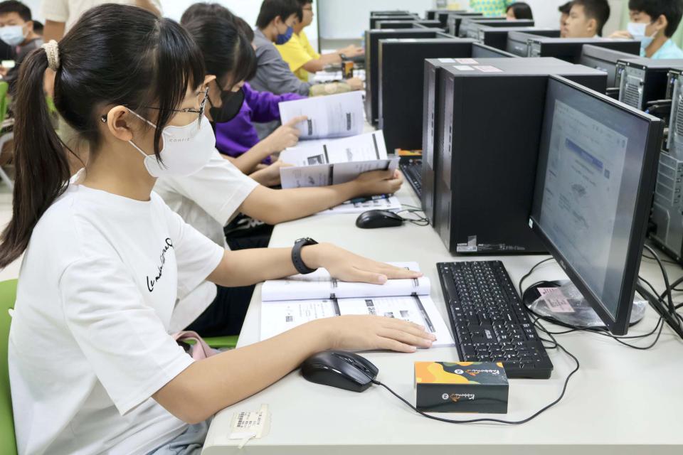 高市教育局攜手陽明交大前進9科技中心 辦理在地培力半導體課程