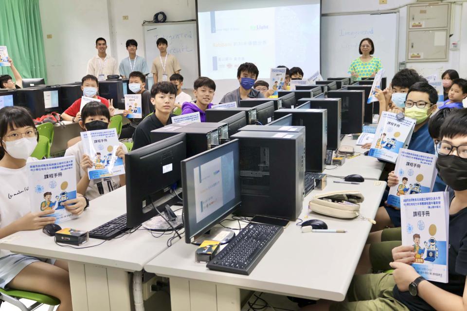 高市教育局攜手陽明交大前進9科技中心 辦理在地培力半導體課程