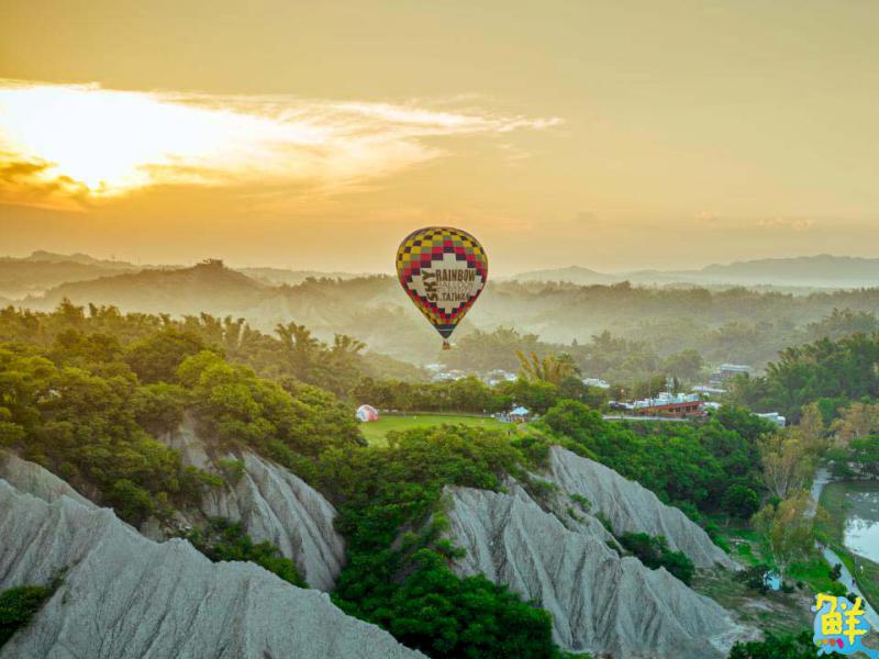 高雄玩不完! 「2023高雄愛.月熱氣球」田寮月世界浪漫起飛 開啟連假的節奏