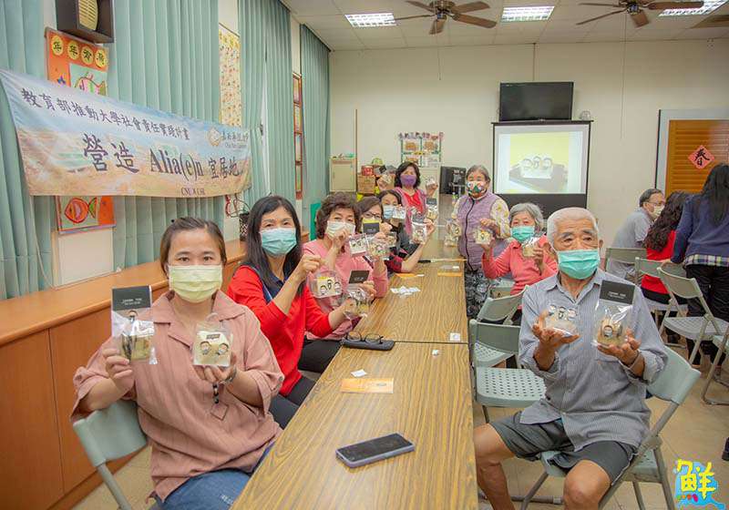 嘉南藥理學生獨家研發 愛心產品「小鮮肉生吐司」