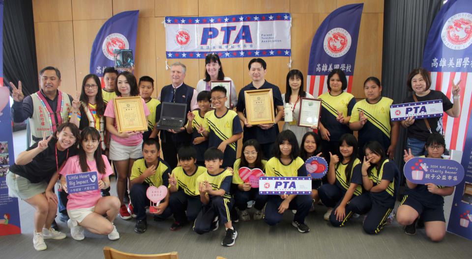 高雄美國學校捐高市樟山國小30台新電腦 科技業負責人同步贈耳機響應