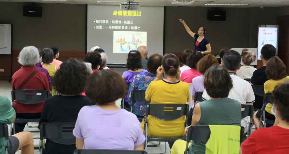 中山大學攜手高科大推運用科技活化鹽埕社區計畫 體適能健康促進課程打造智慧社區