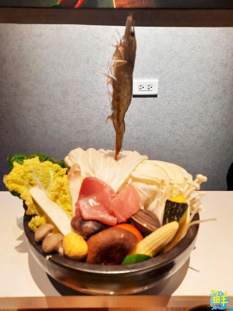 暖春養胃首選! 左營五星好評人氣火鍋 饌鍋物 活跳跳跑步蝦超吸睛