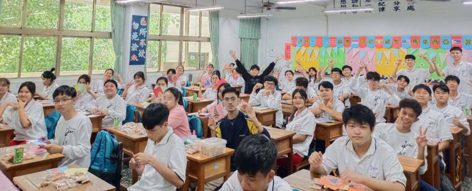 僑委會113年產攜合作僑生專班頂尖獎學金 高市中山工商14人獲獎領先全台