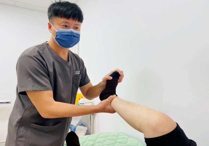 肌肉抽筋恐衍生骨中風 骨科醫建議熱敷按摩降風險症狀未改善速就醫