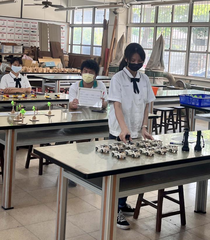 仁武高中校園開放日 新生家長認識環境設施見證雙語教育等成果