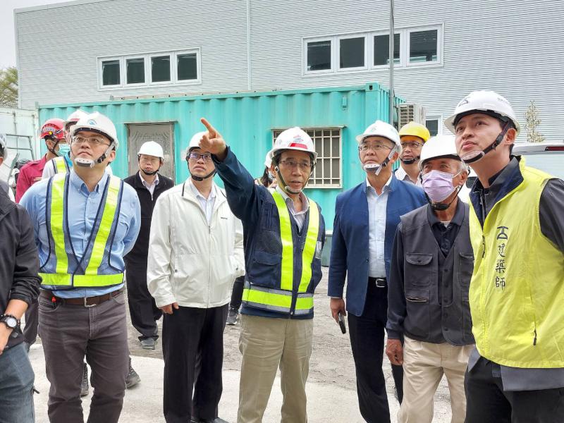 高市府視察大寮區和發產業園區和發消防分隊新建工程 慰勉團隊辛勞提醒重視工安