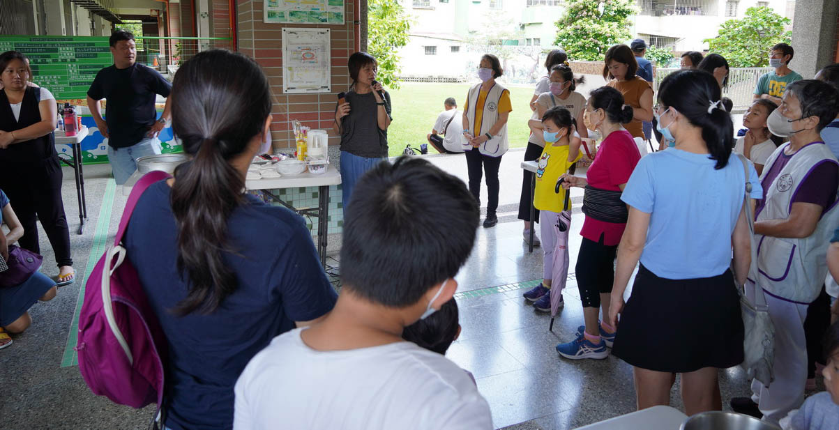 社教館邀傳統美食家蔡淑貞前進內惟國小 教作親子紅豆西谷米水晶糕