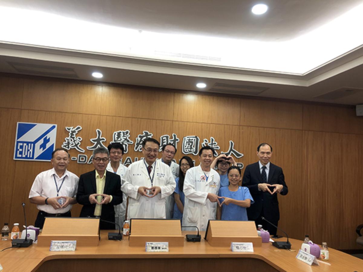 義大醫院醫護團隊8、9月前進越南 完成百例唇顎裂童顯微重建術