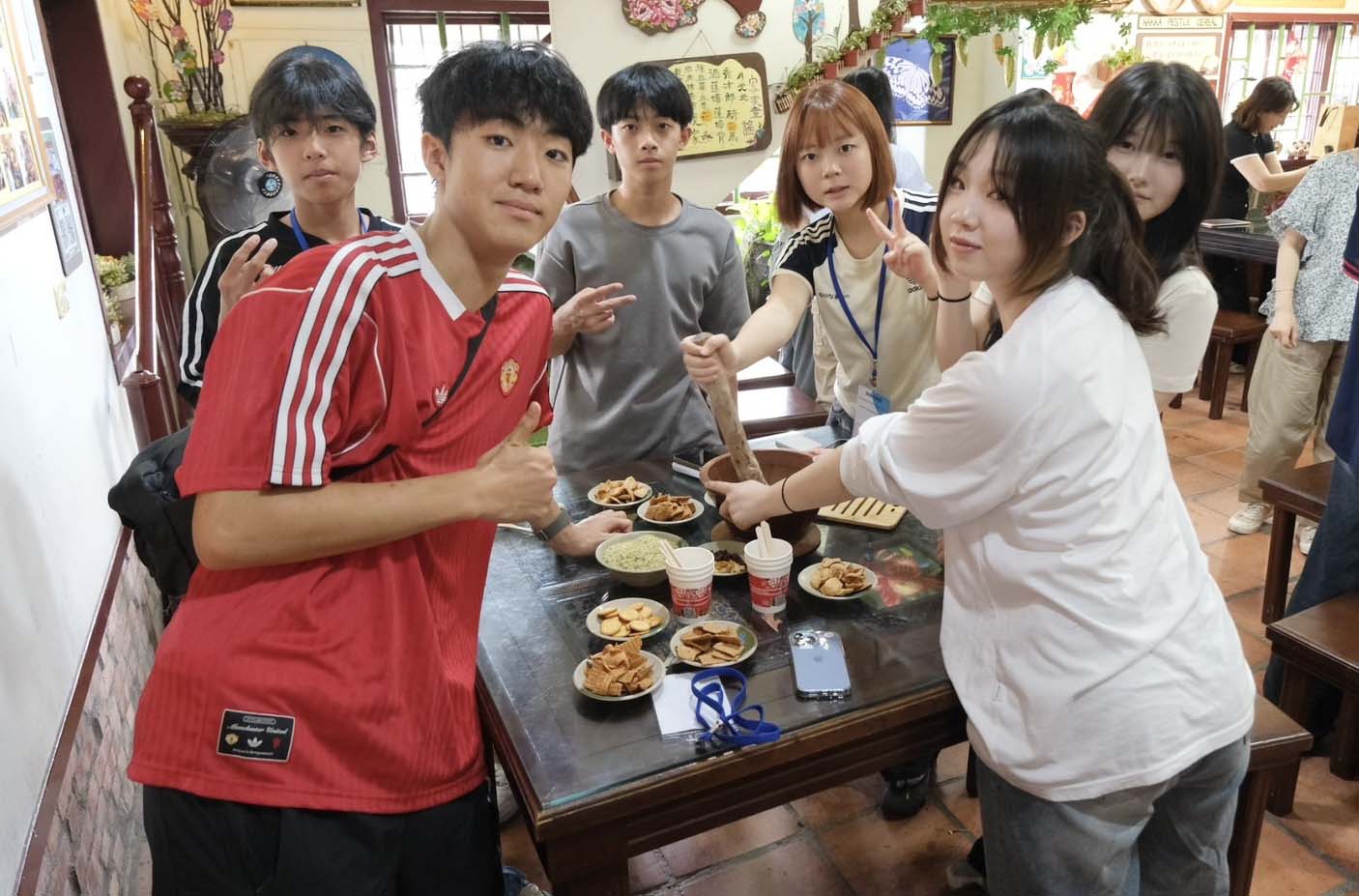 韓國首爾世宗高中訪高教育旅行體驗美食文化 結盟小港高中姊妹校入班觀課