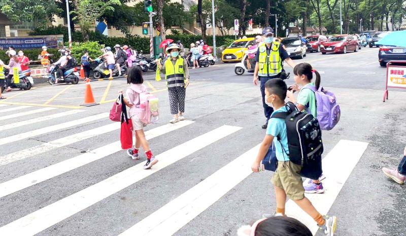 【第268期】苓雅警機動派出所進駐85大樓 盤查過濾可疑人事物強化治安