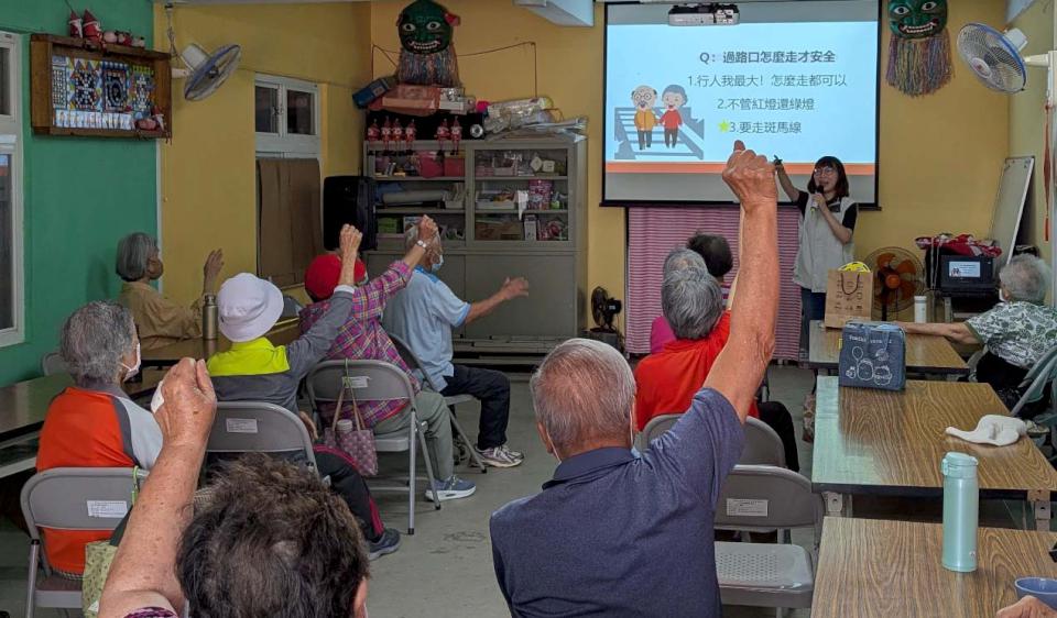 交通局1至4月攜手區公所 前進路竹等5區公共場所宣導交通安全