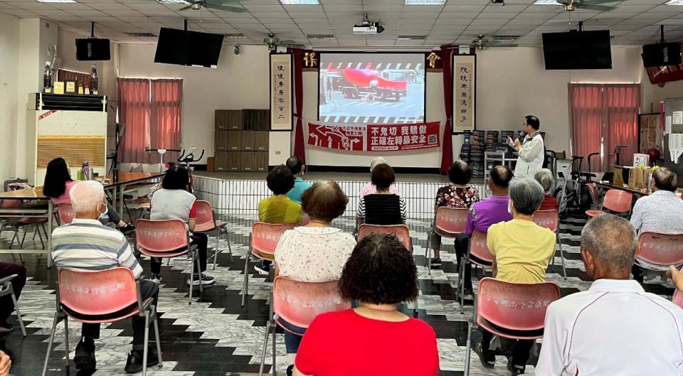 交通局1至4月攜手區公所 前進路竹等5區公共場所宣導交通安全