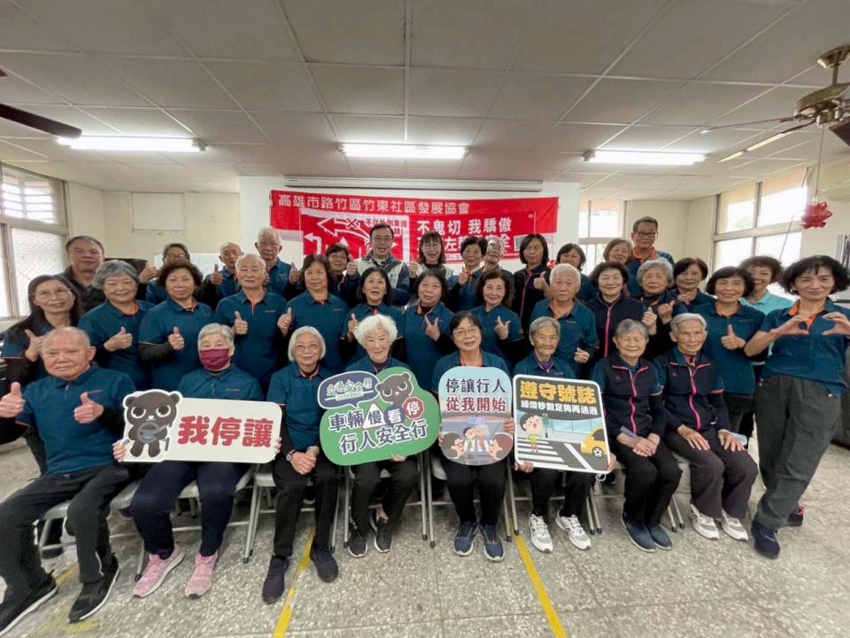 交通局1至4月攜手區公所 前進路竹等5區公共場所宣導交通安全