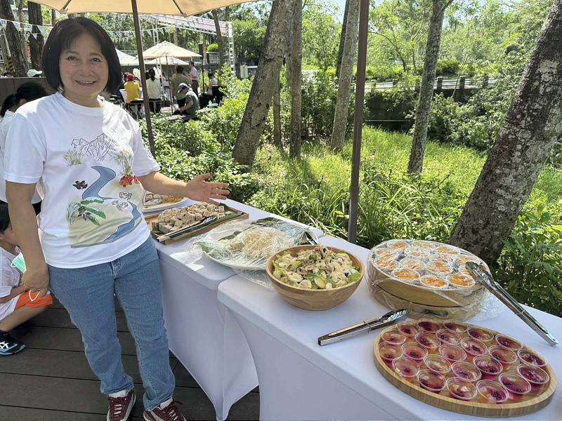 高師大科教所師黃琴扉領軍屏科實中70名師生 訪高市田寮崇德社區探究農業永續
