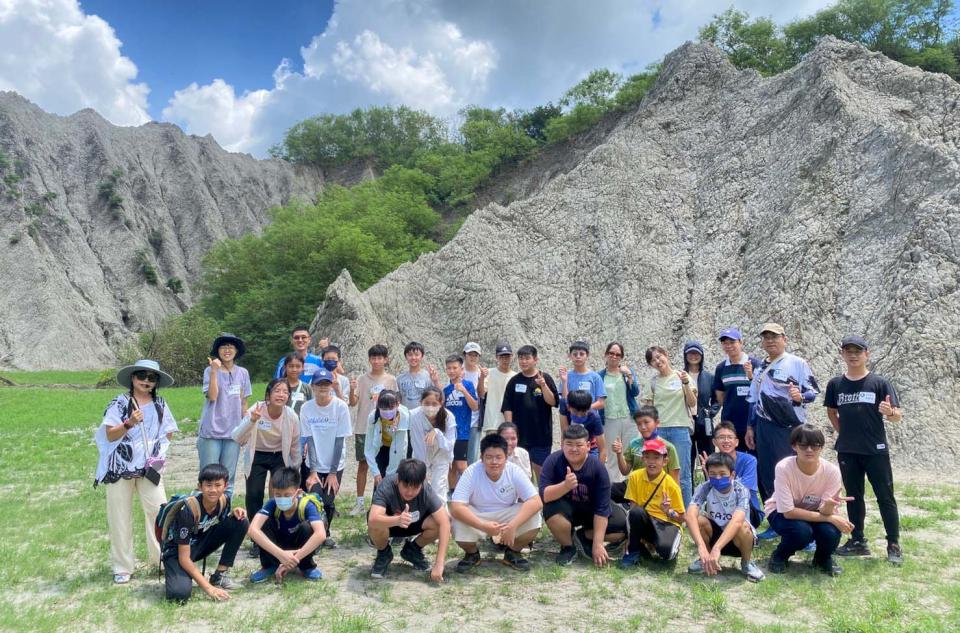 高師大科教所師黃琴扉領軍屏科實中70名師生 訪高市田寮崇德社區探究農業永續