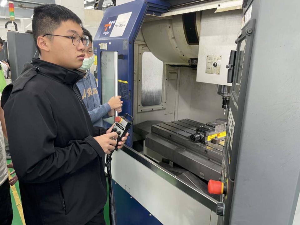 教育部五軸切削技術人才基地進駐正修科大 結合資深業師培訓智慧自動化人才