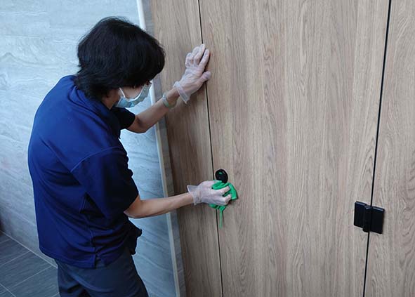 大同醫院加密清消公廁等場域強化防疫 冷光反應檢測客觀呈現環境病菌數