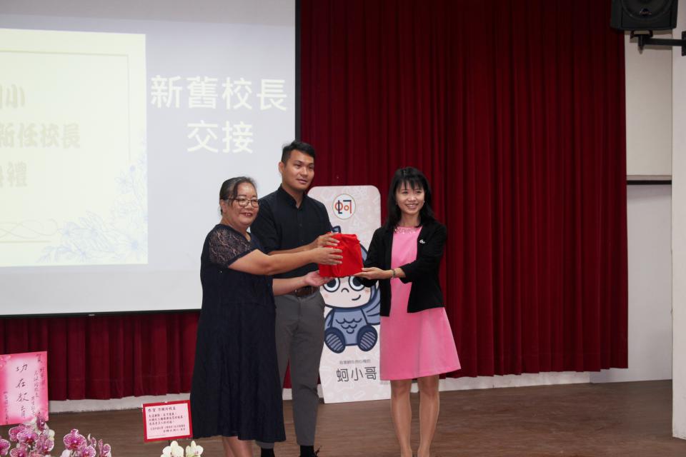 高市蚵寮國小校長易主 河堤國小教務主任方珮玲陞任