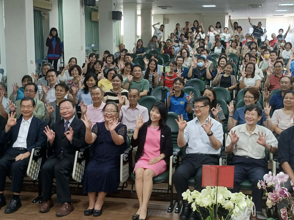 高市蚵寮國小校長易主 河堤國小教務主任方珮玲陞任