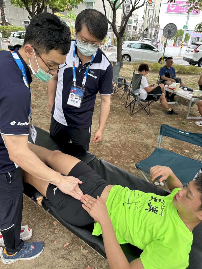 高市阿蓮國中舉重教練洪秀玲、鳳甲國中自由車選手陳品華 114年全中運展堅持勇氣