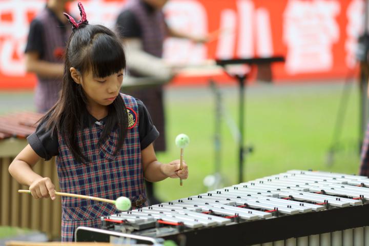 高市鳳山區忠孝國小生許靖唯克服眼疾展現音樂潛能 榮膺2020總統教育獎